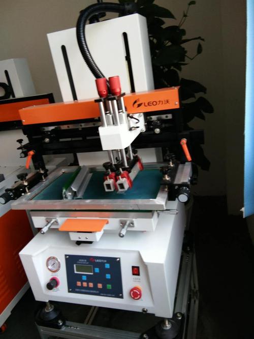 小型的平面絲印機(jī)價格實惠,功能齊全,適合于印刷小型片材產(chǎn)品.