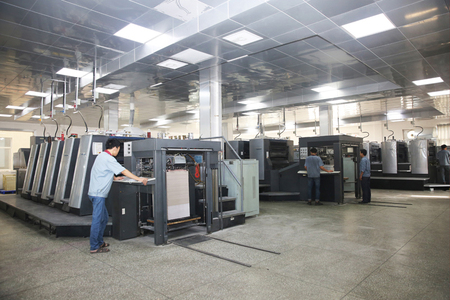 鴻發(fā)印務(wù):創(chuàng)新技術(shù)改造 一年申請(qǐng)9項(xiàng)實(shí)用新型專利-頭條-